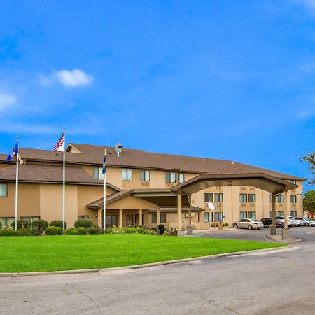 Quality Inn & Suites Lawrence - University Area Экстерьер фото