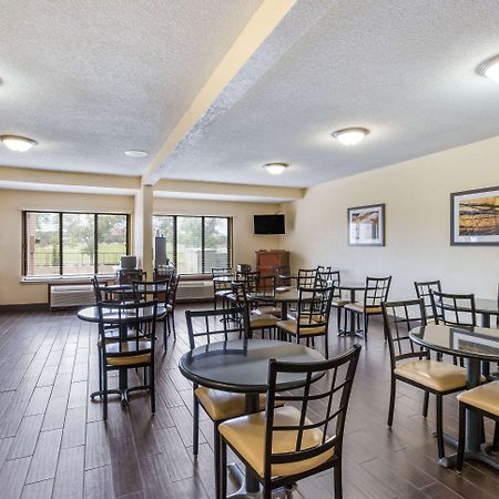 Quality Inn & Suites Lawrence - University Area Экстерьер фото