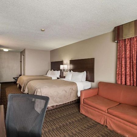 Quality Inn & Suites Lawrence - University Area Экстерьер фото