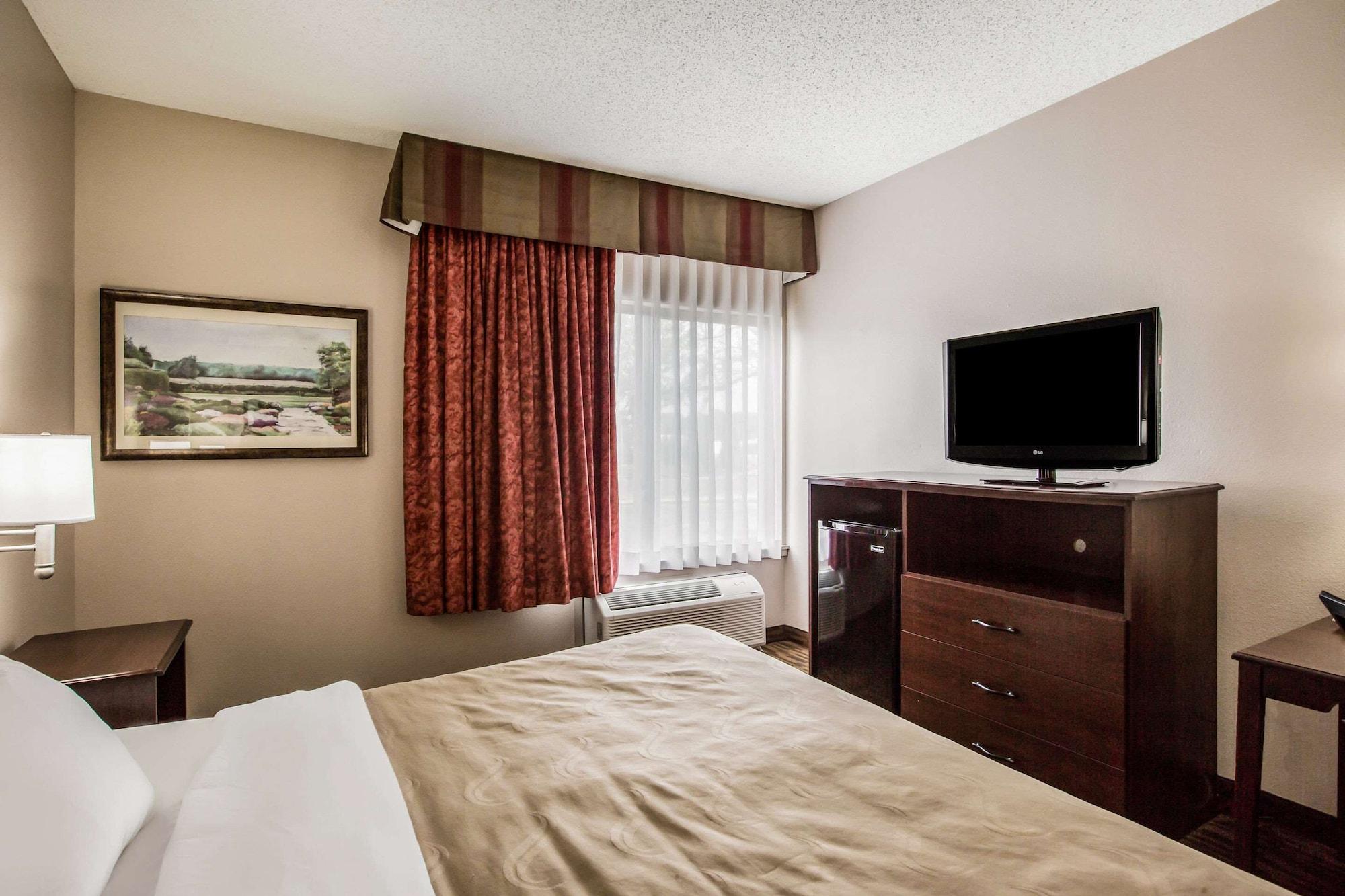 Quality Inn & Suites Lawrence - University Area Экстерьер фото