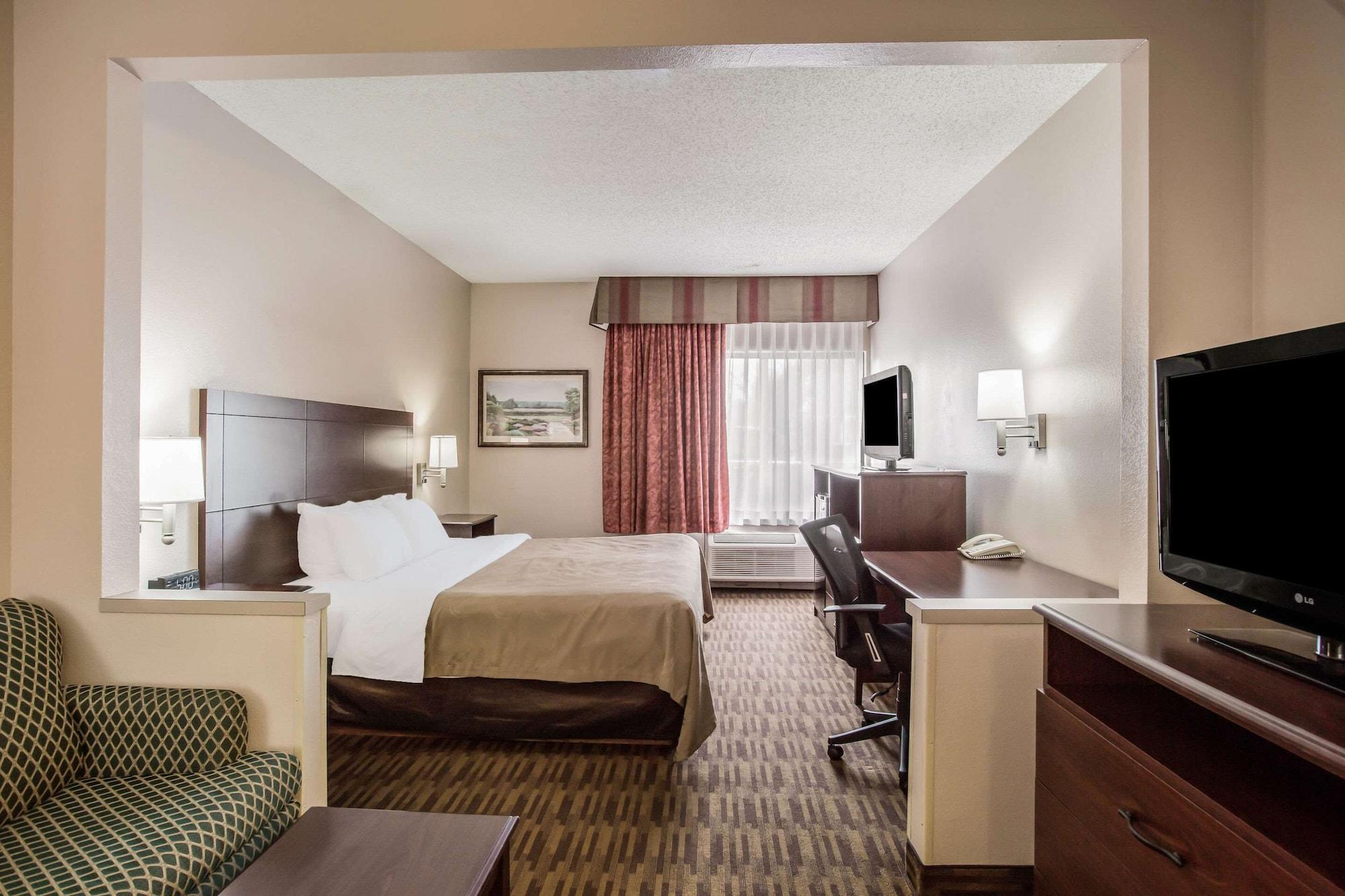 Quality Inn & Suites Lawrence - University Area Экстерьер фото