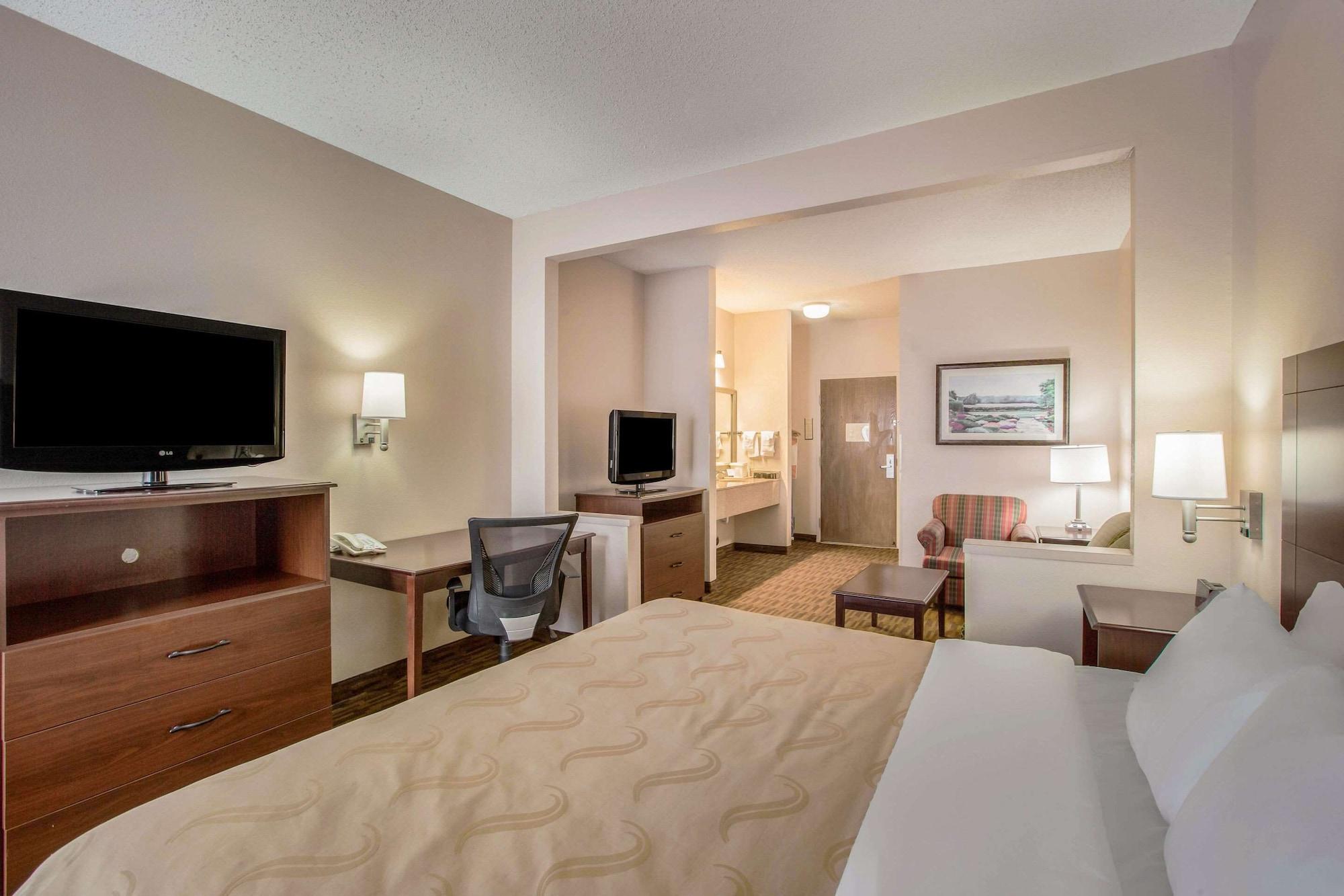 Quality Inn & Suites Lawrence - University Area Экстерьер фото