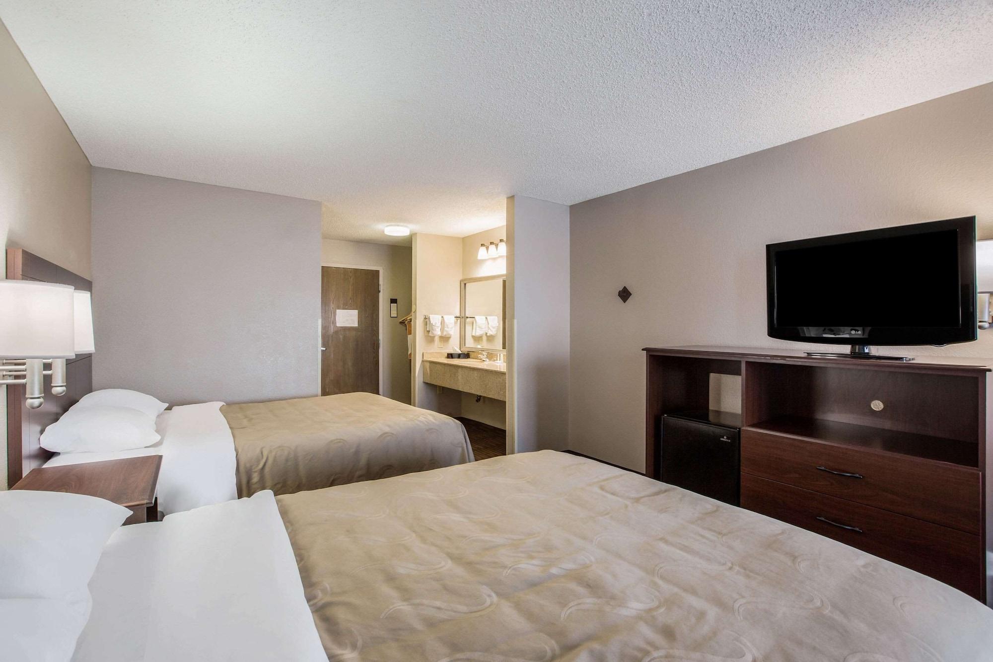 Quality Inn & Suites Lawrence - University Area Экстерьер фото
