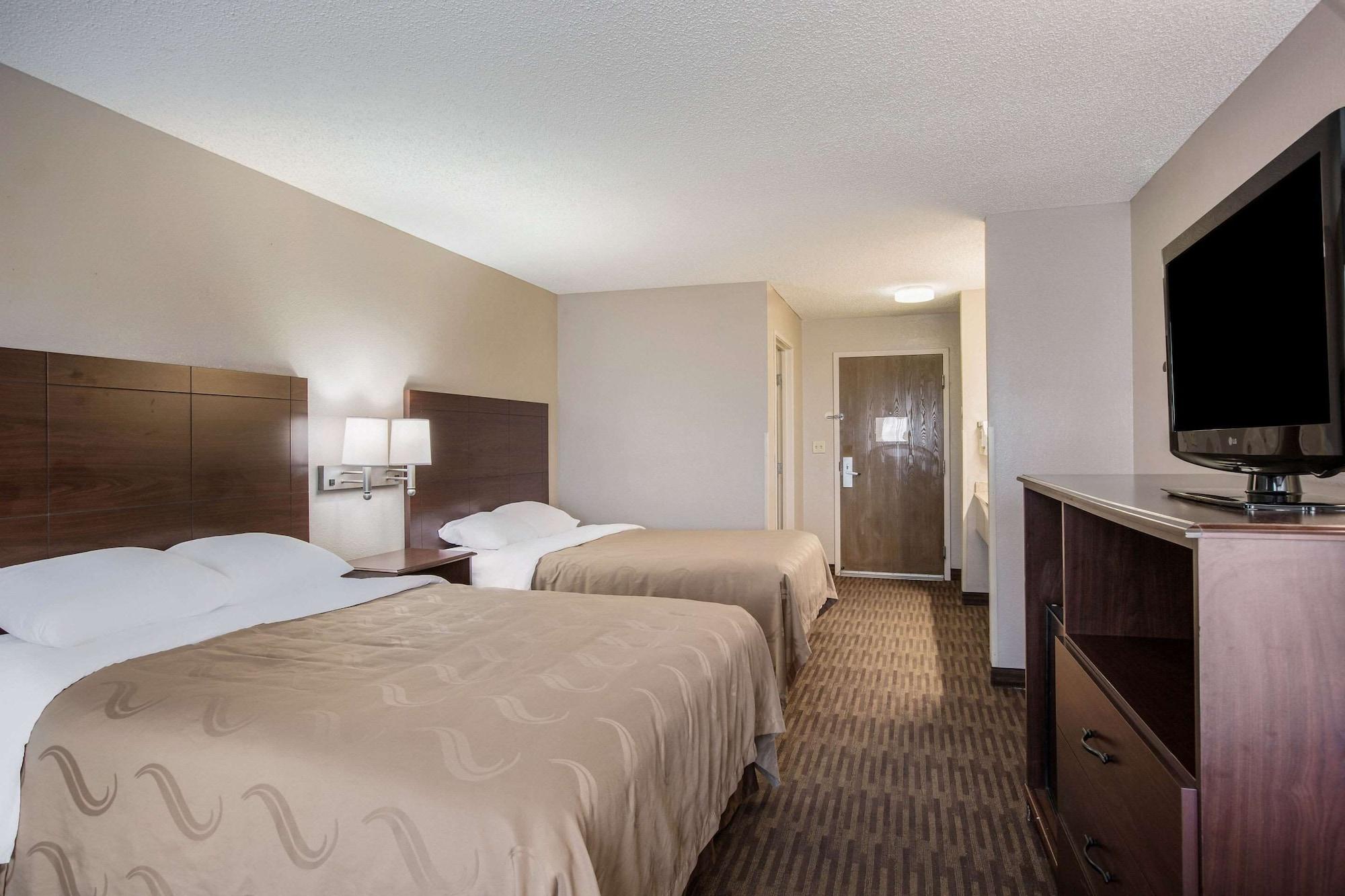 Quality Inn & Suites Lawrence - University Area Экстерьер фото