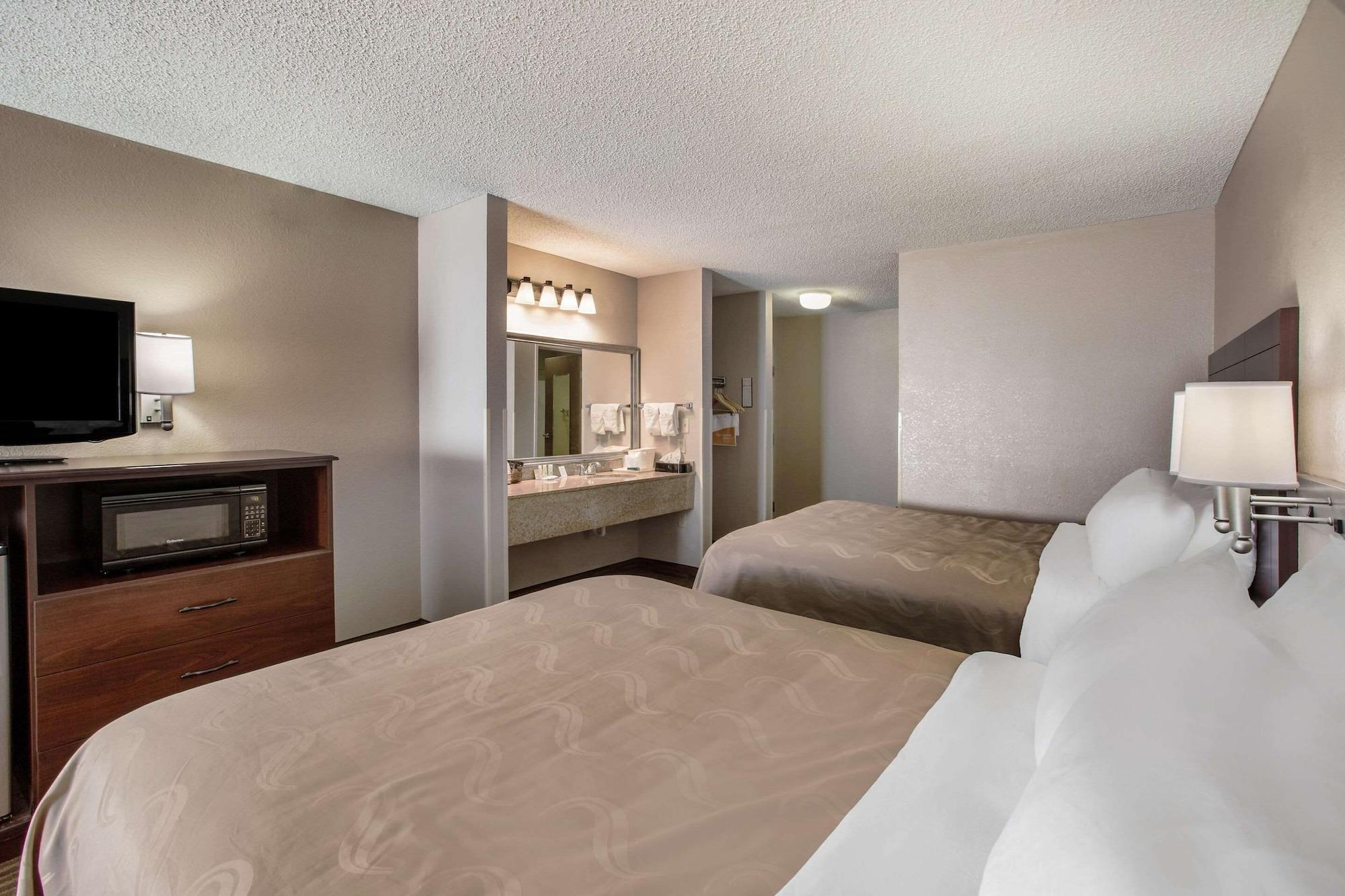 Quality Inn & Suites Lawrence - University Area Экстерьер фото