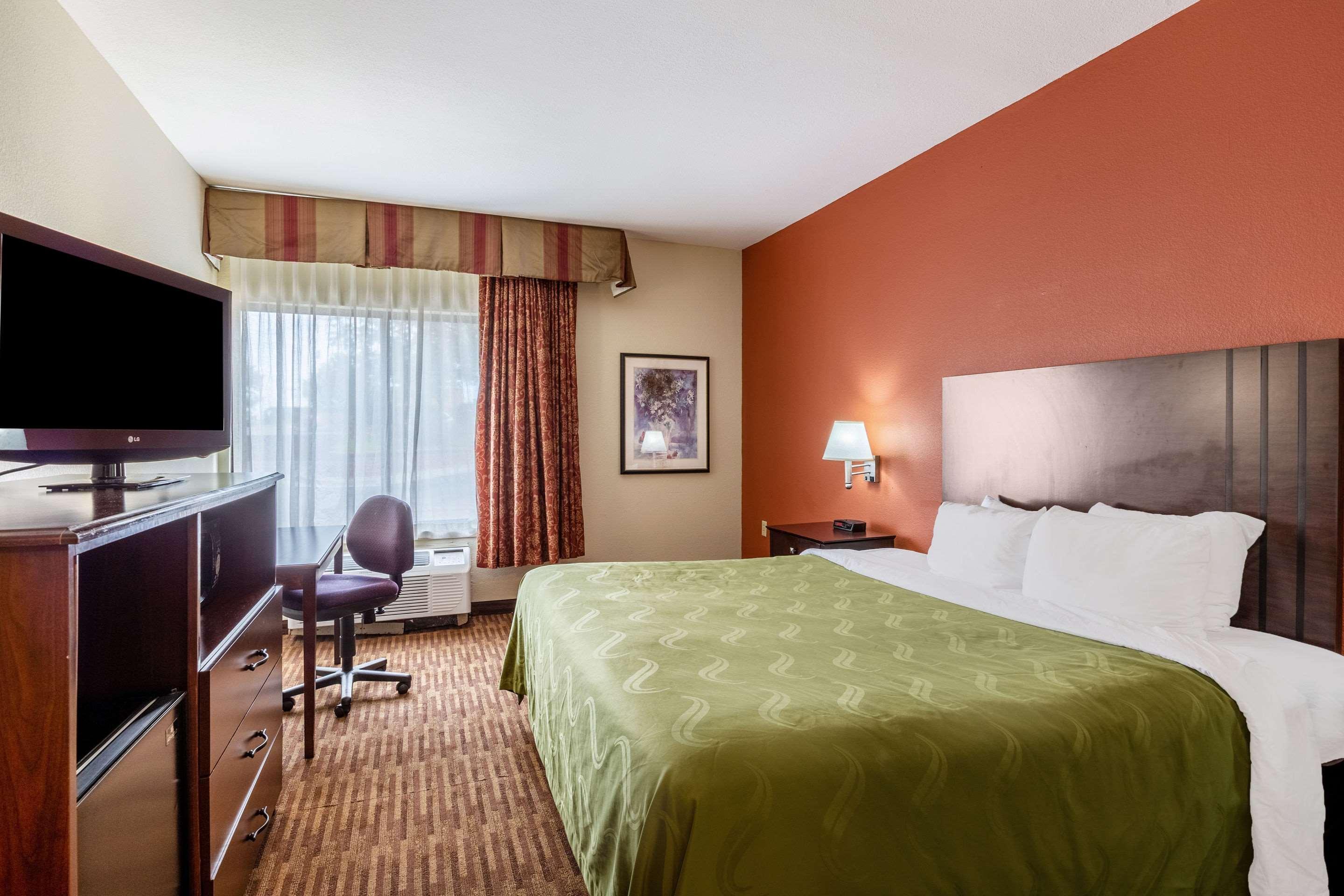 Quality Inn & Suites Lawrence - University Area Экстерьер фото