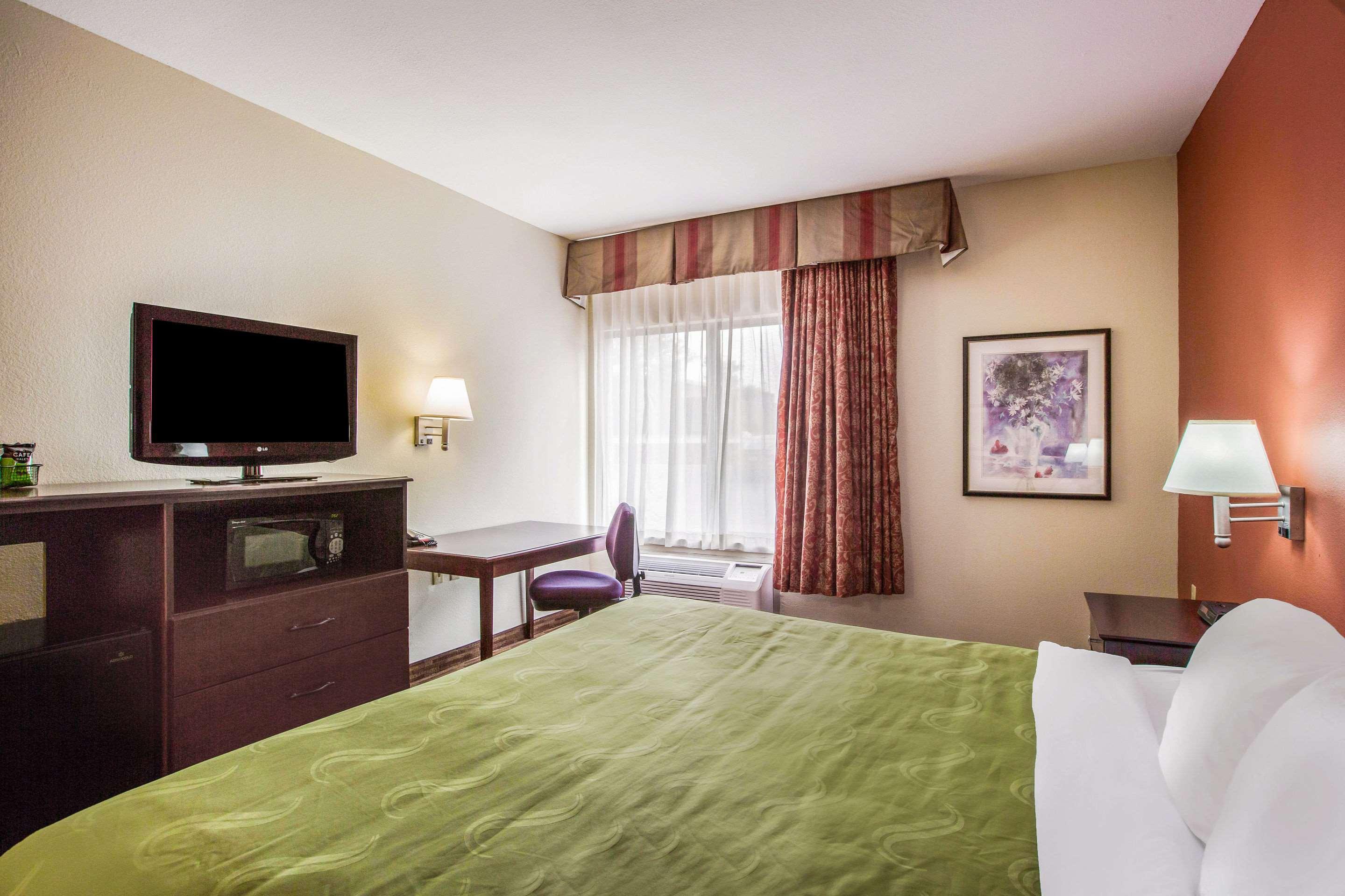 Quality Inn & Suites Lawrence - University Area Экстерьер фото