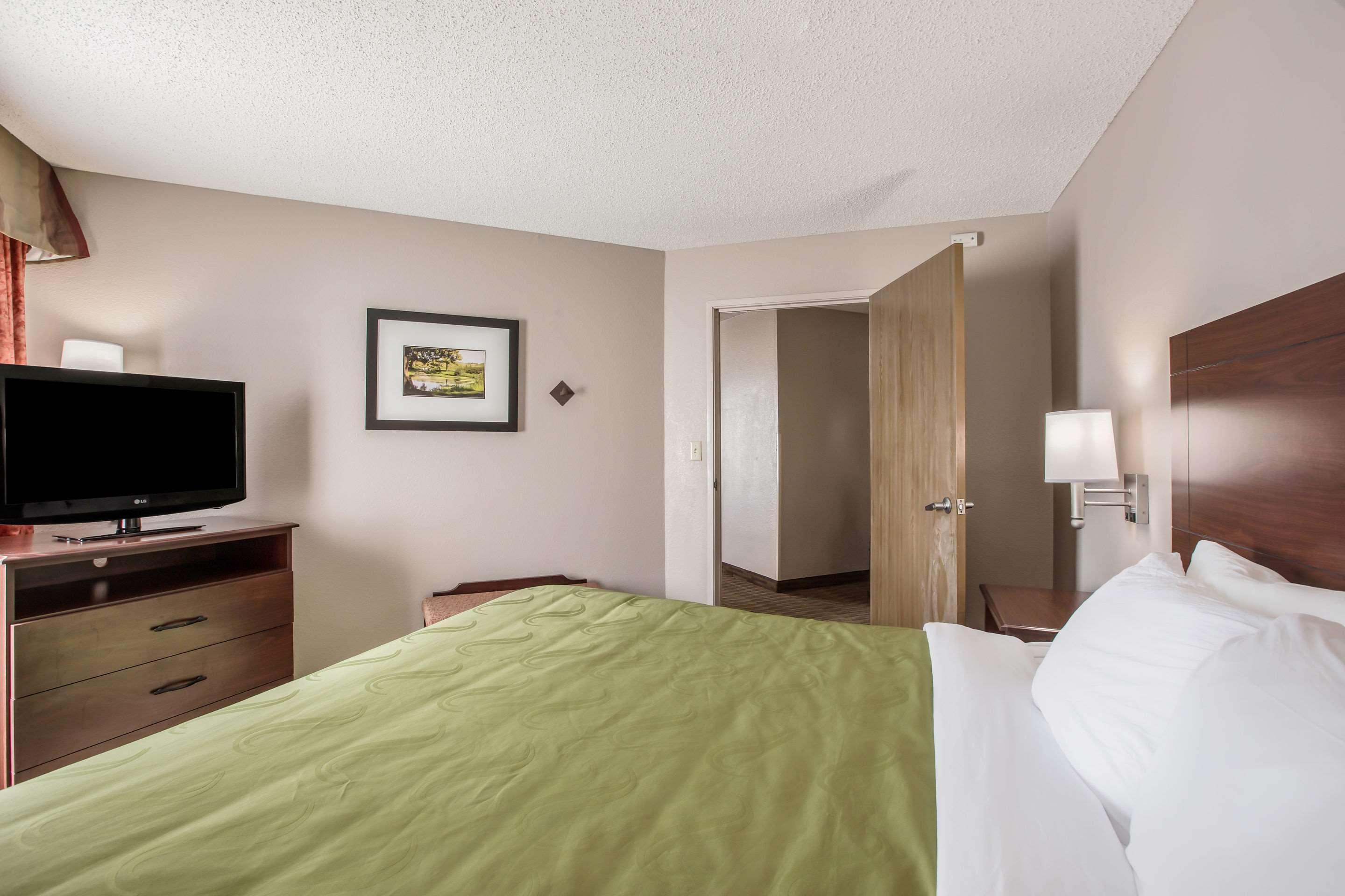 Quality Inn & Suites Lawrence - University Area Экстерьер фото