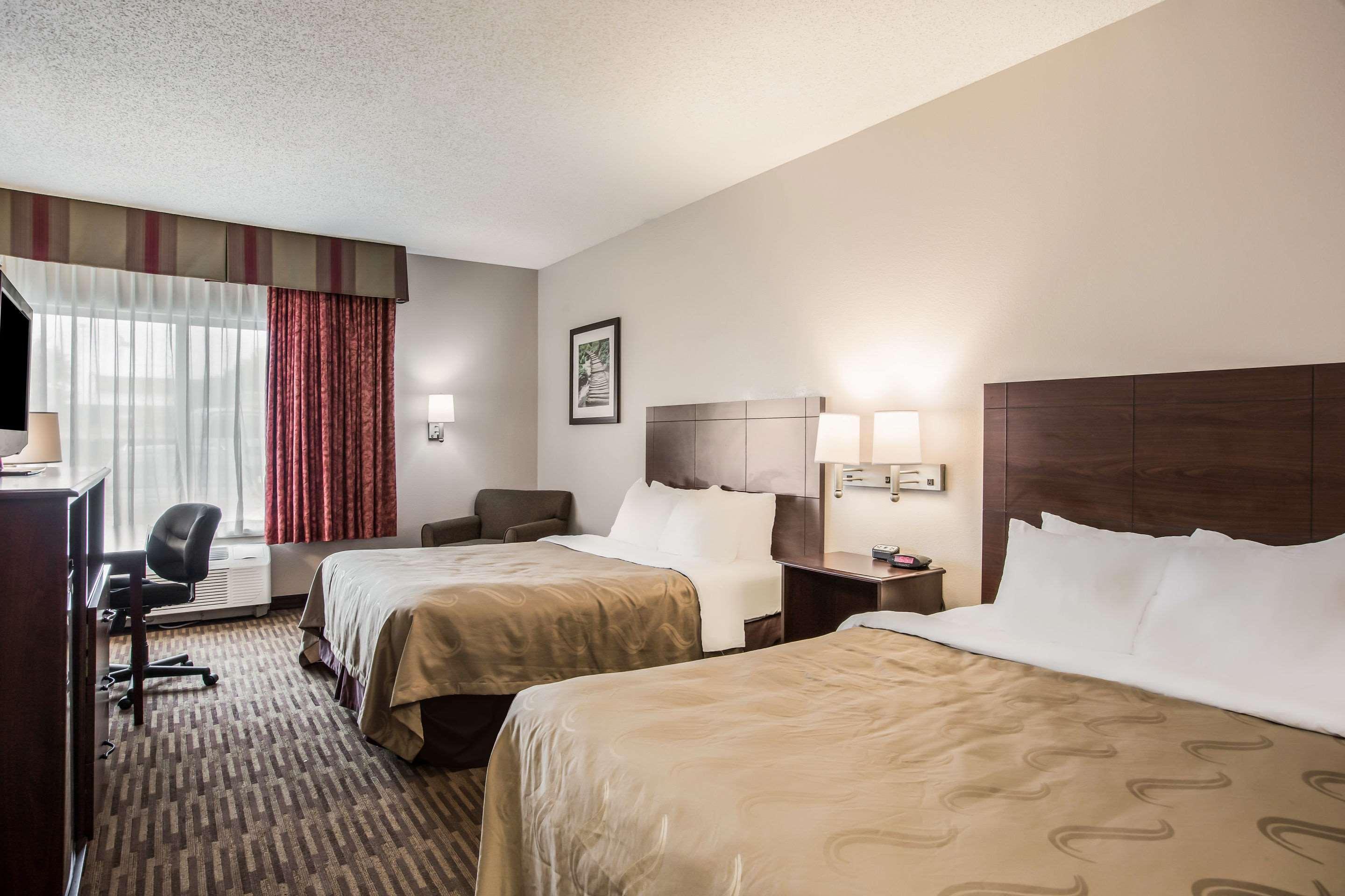 Quality Inn & Suites Lawrence - University Area Экстерьер фото