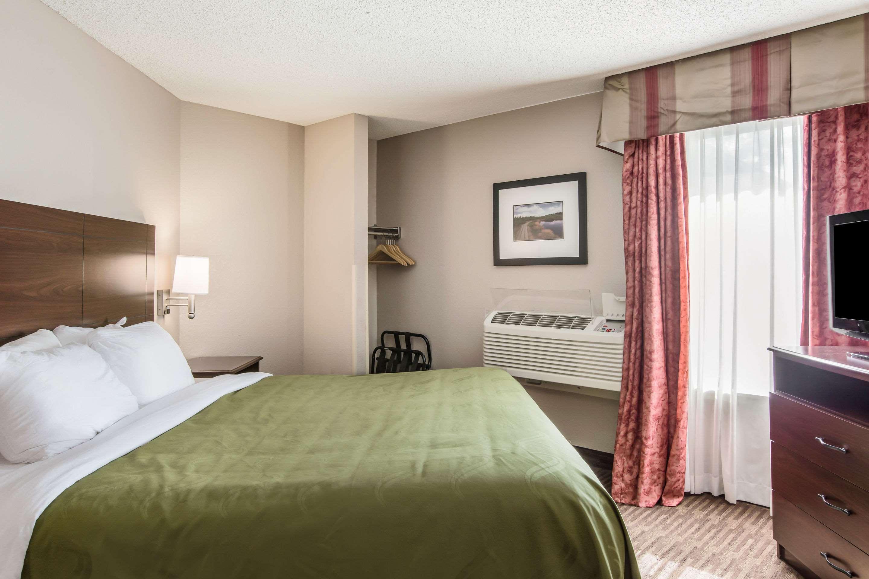 Quality Inn & Suites Lawrence - University Area Экстерьер фото