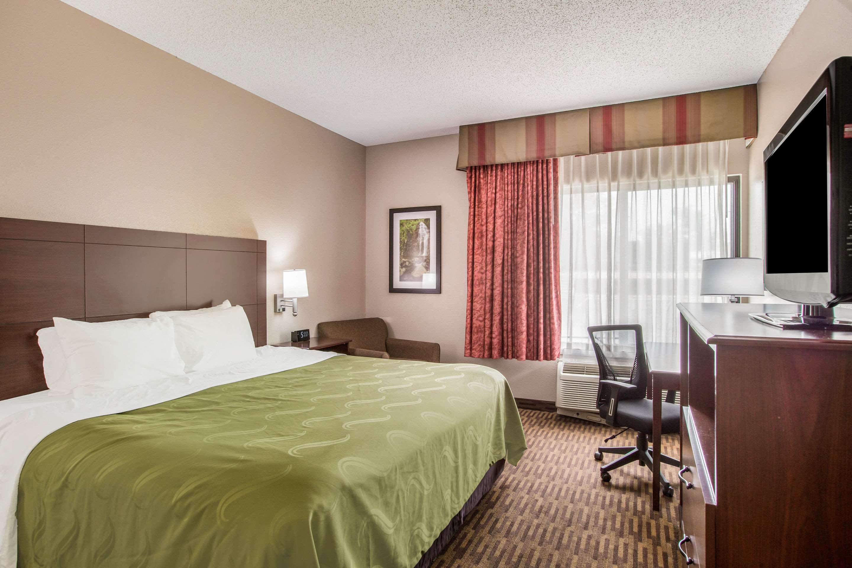 Quality Inn & Suites Lawrence - University Area Экстерьер фото