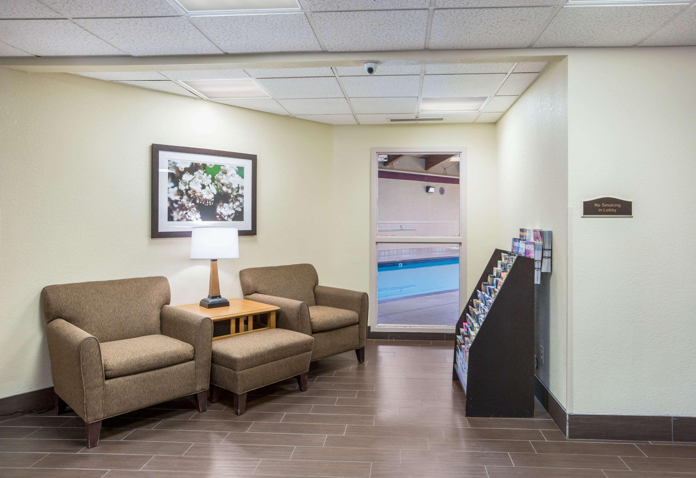 Quality Inn & Suites Lawrence - University Area Экстерьер фото