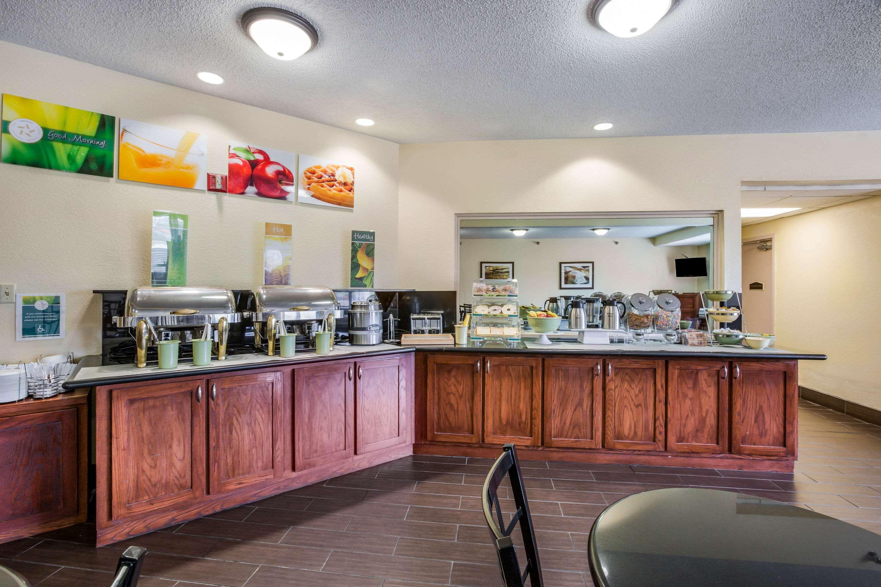 Quality Inn & Suites Lawrence - University Area Экстерьер фото