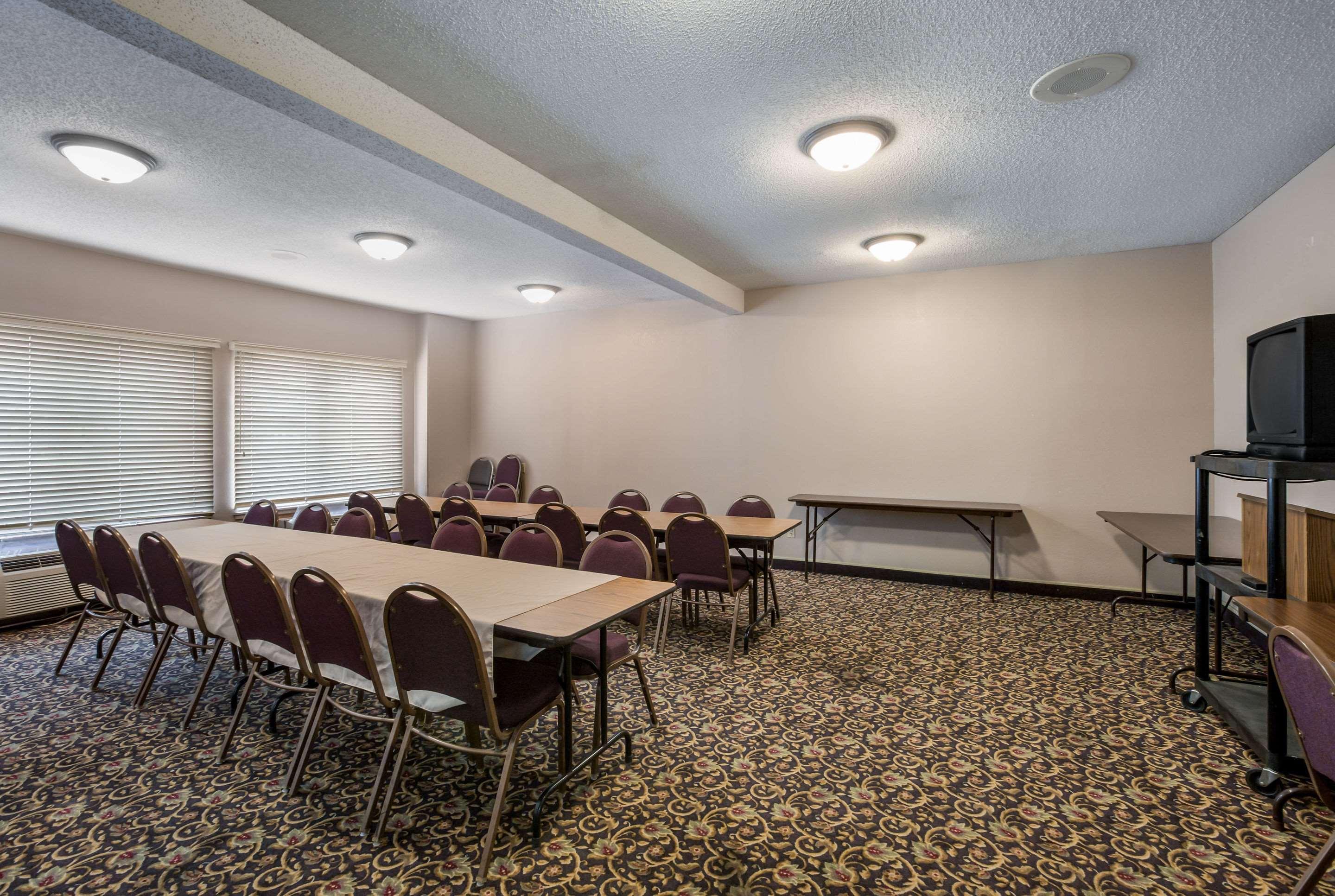Quality Inn & Suites Lawrence - University Area Экстерьер фото