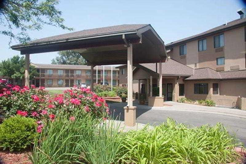 Quality Inn & Suites Lawrence - University Area Экстерьер фото