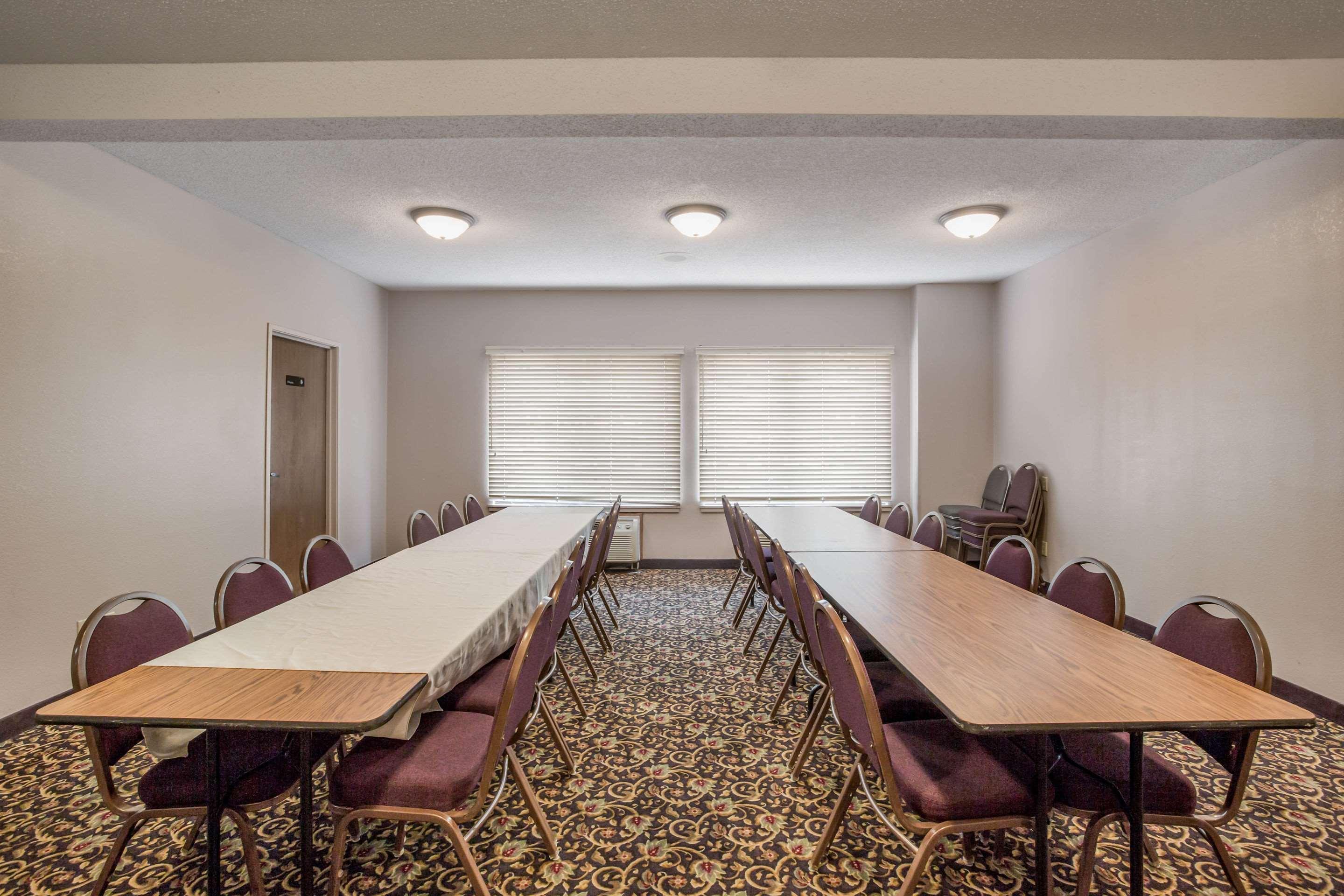 Quality Inn & Suites Lawrence - University Area Экстерьер фото