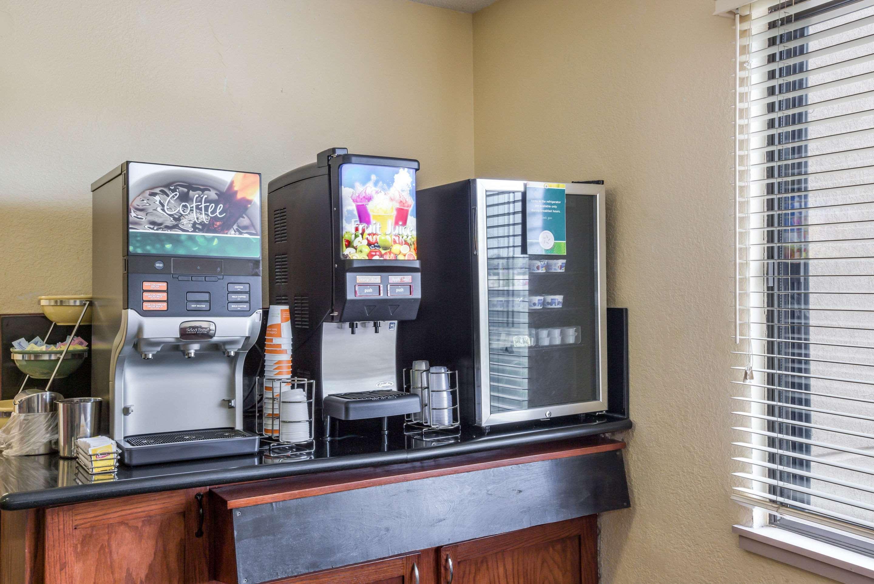 Quality Inn & Suites Lawrence - University Area Экстерьер фото