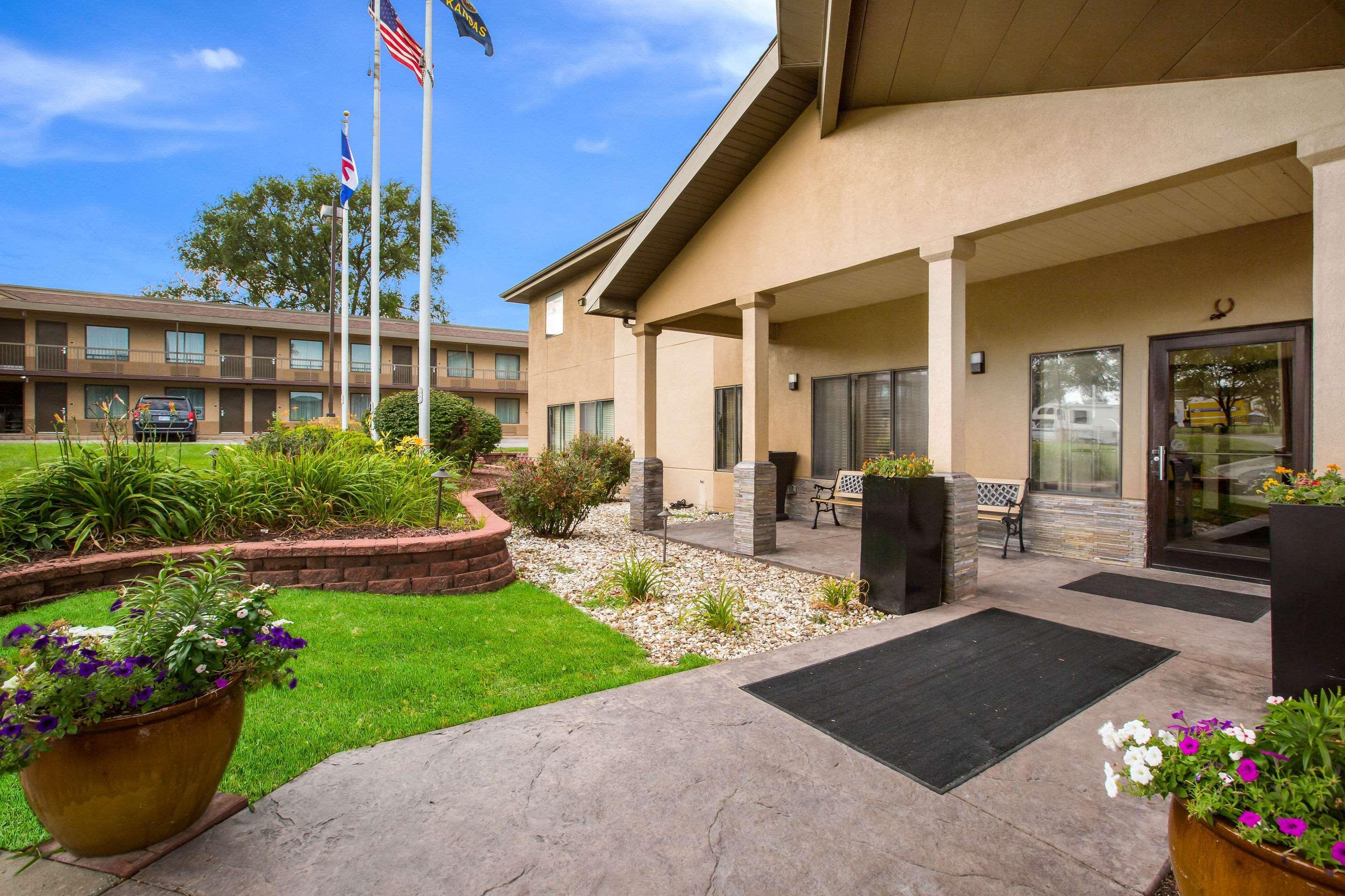 Quality Inn & Suites Lawrence - University Area Экстерьер фото