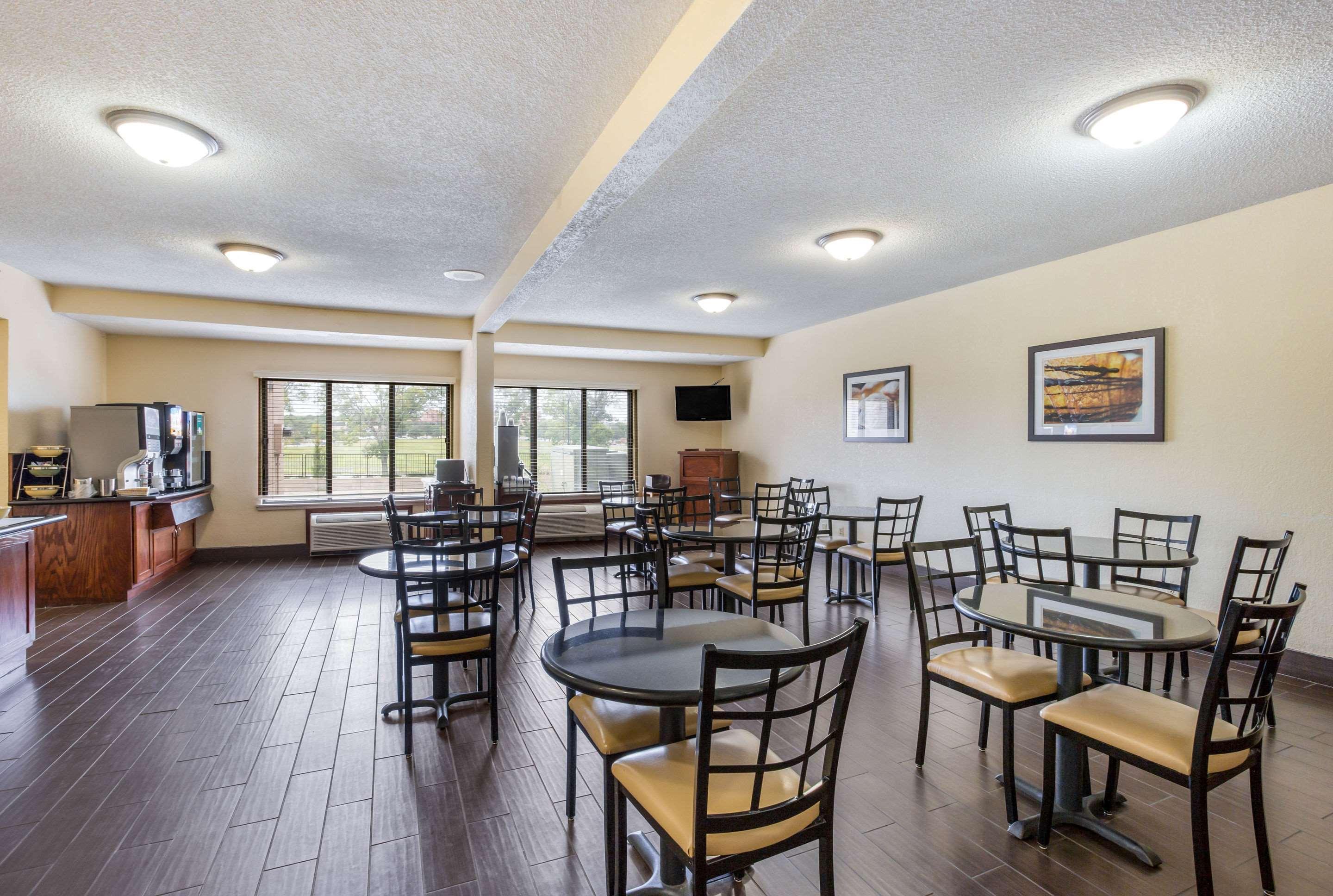 Quality Inn & Suites Lawrence - University Area Экстерьер фото