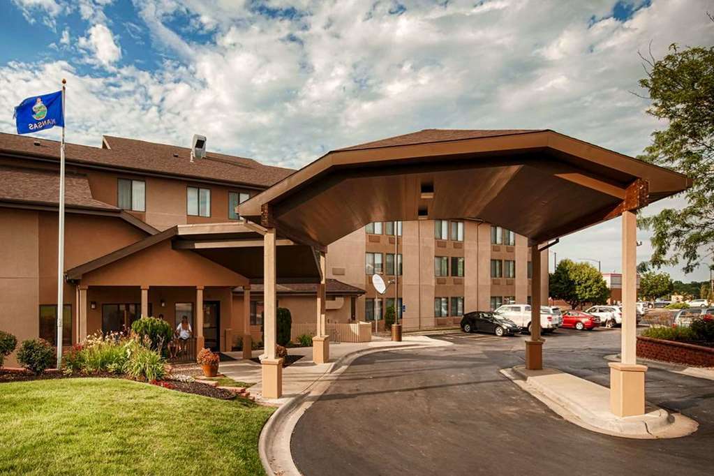 Quality Inn & Suites Lawrence - University Area Экстерьер фото