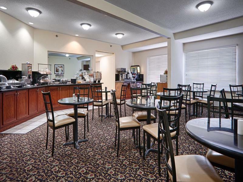 Quality Inn & Suites Lawrence - University Area Экстерьер фото
