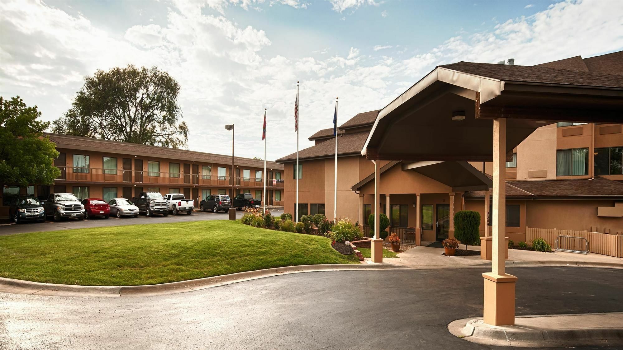Quality Inn & Suites Lawrence - University Area Экстерьер фото
