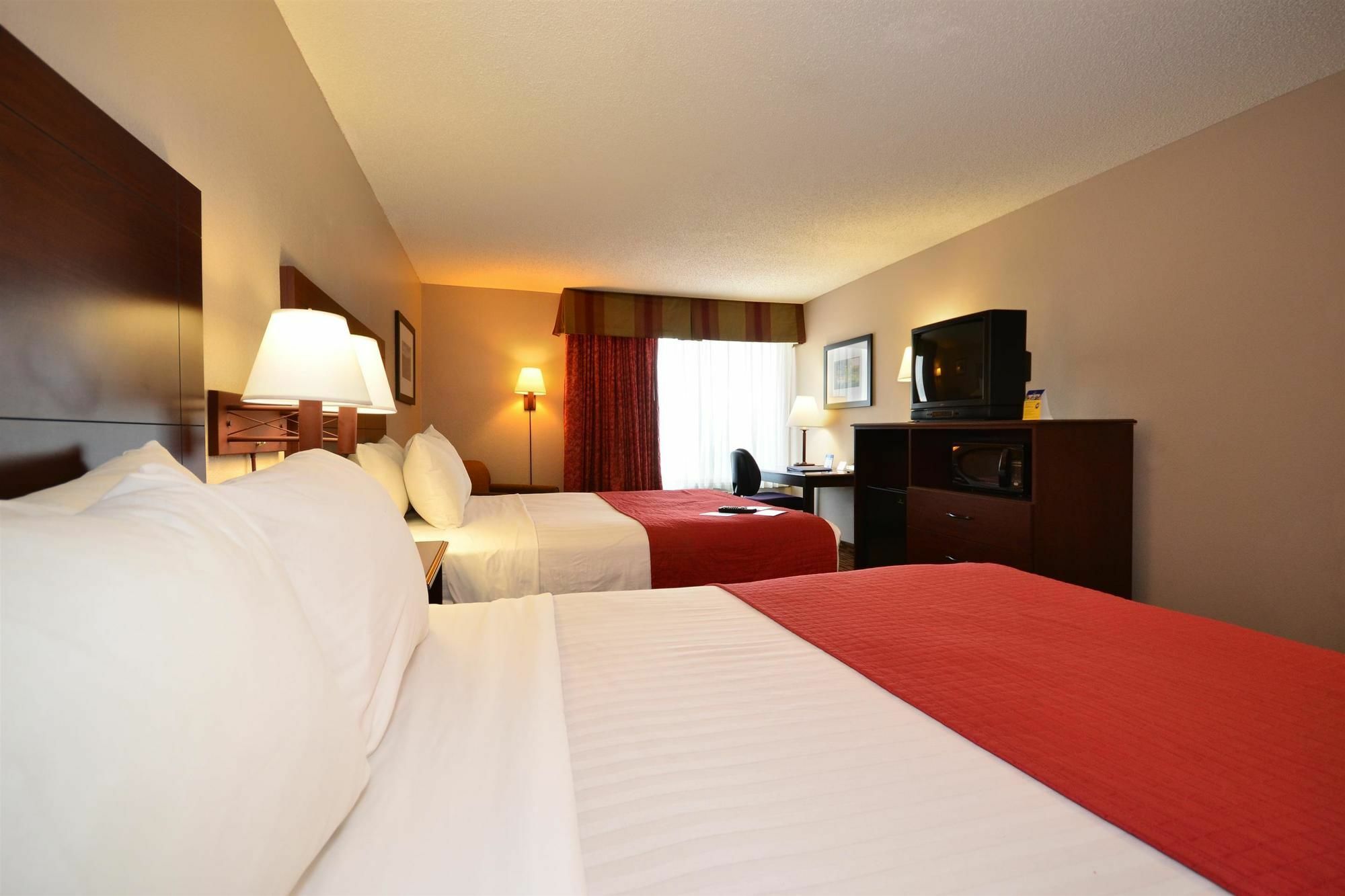 Quality Inn & Suites Lawrence - University Area Экстерьер фото