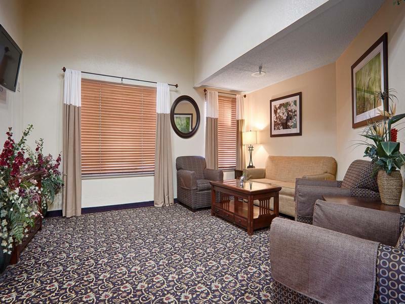 Quality Inn & Suites Lawrence - University Area Экстерьер фото