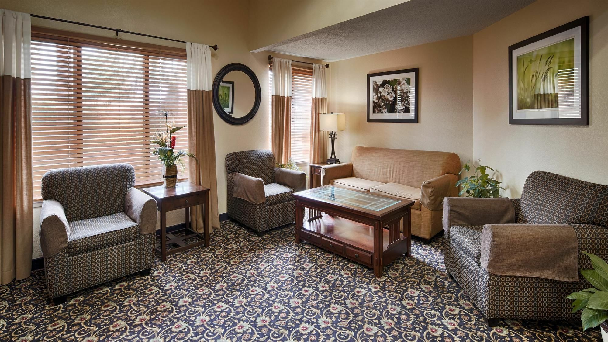 Quality Inn & Suites Lawrence - University Area Экстерьер фото
