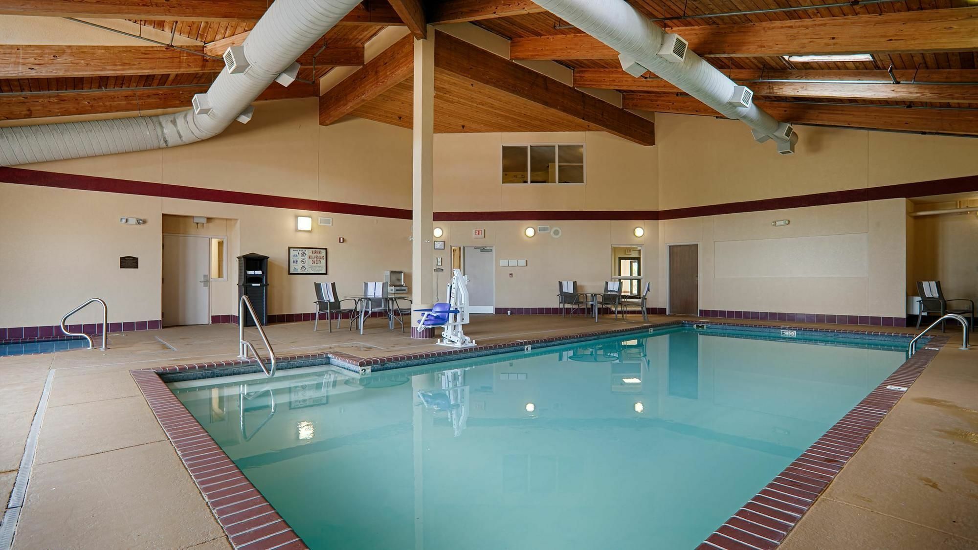 Quality Inn & Suites Lawrence - University Area Экстерьер фото