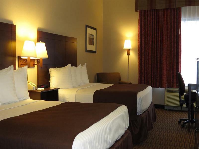 Quality Inn & Suites Lawrence - University Area Экстерьер фото