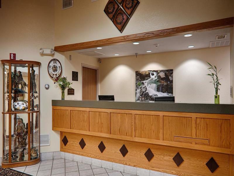Quality Inn & Suites Lawrence - University Area Экстерьер фото