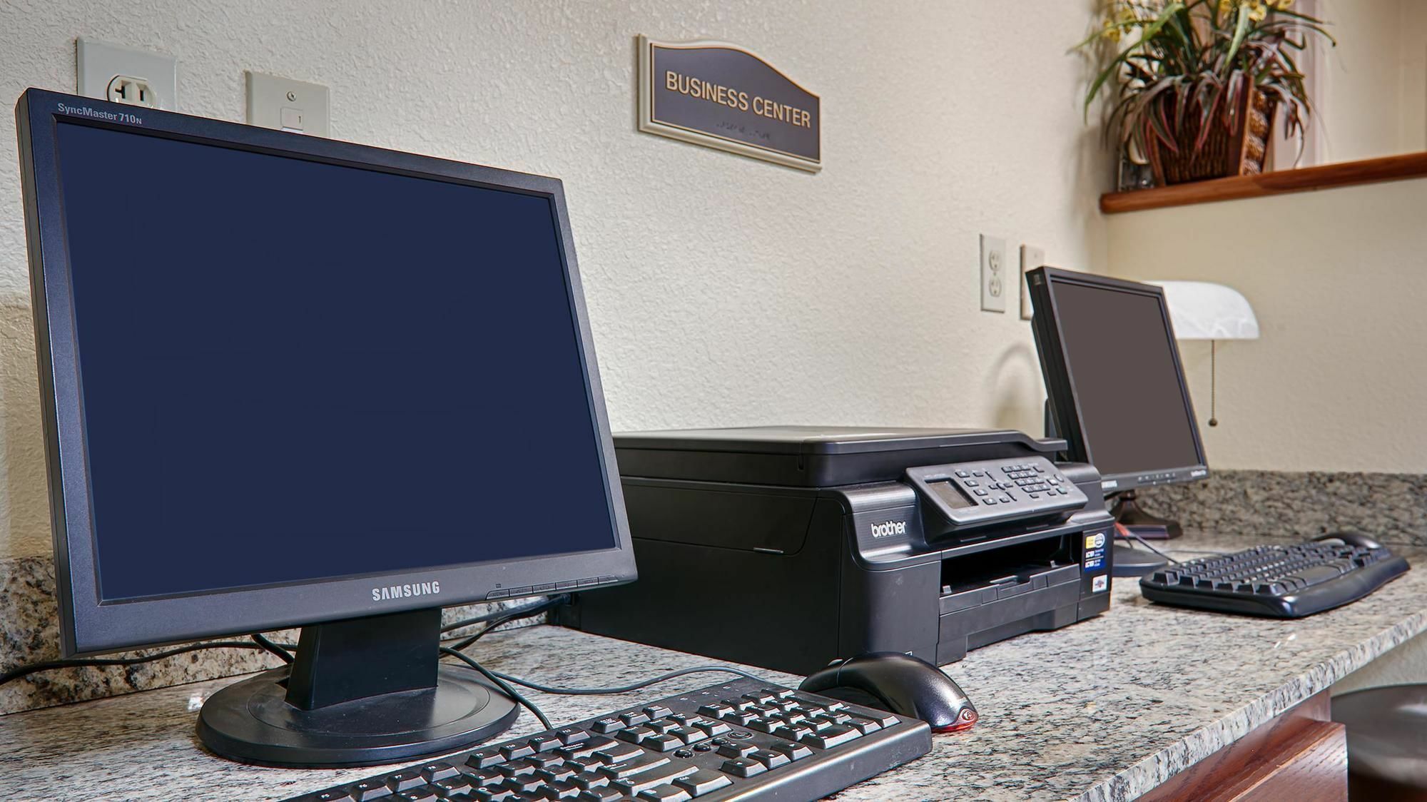 Quality Inn & Suites Lawrence - University Area Экстерьер фото